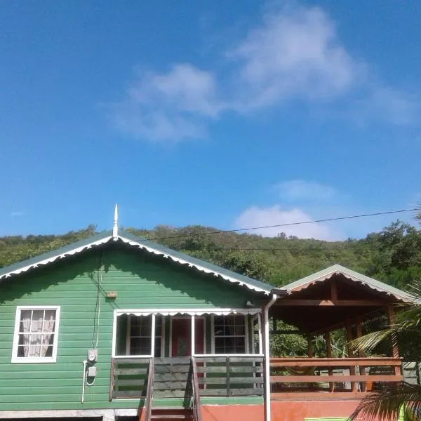 Seawind Cottage- Traditional St.Lucian Style, hotel in Gros Islet