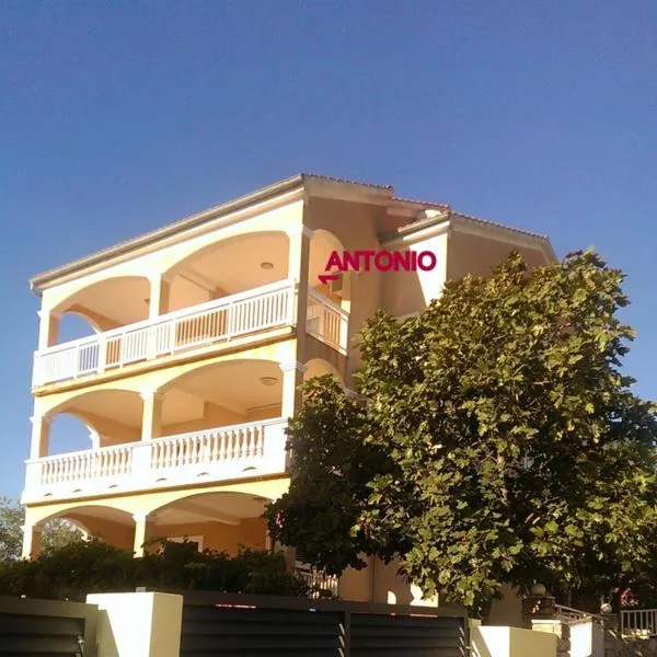 Antonio Apartments, hotel v destinaci Kožino