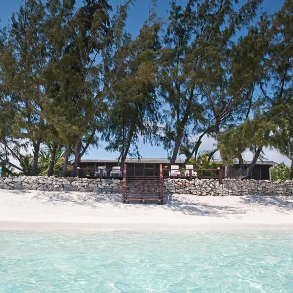 Hollywood Beach Suites Turks and Caicos, hotel v destinaci Whitby