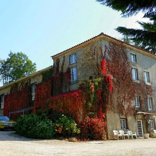 La Ferme de Jeanne – hotel w mieście Saint-Girons