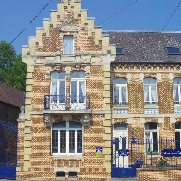AU 52, hotell i Warlincourt-lès-Pas