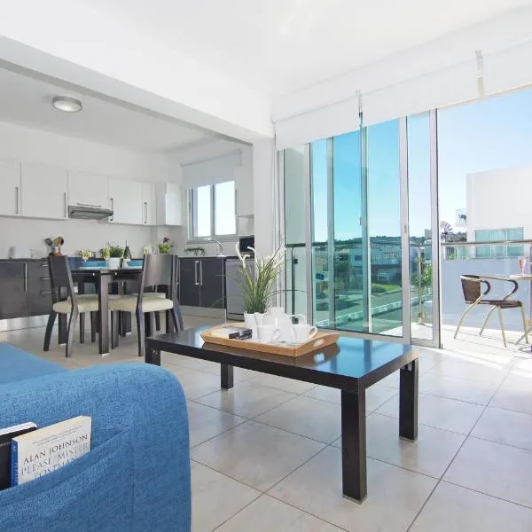 Viesnīca Amber - Coralli Beachfront Apartment pilsētā Protarasa