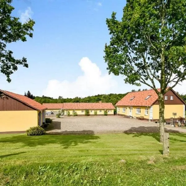 Smidstrupvej 3 - The Lodge, хотел в Gadbjerg