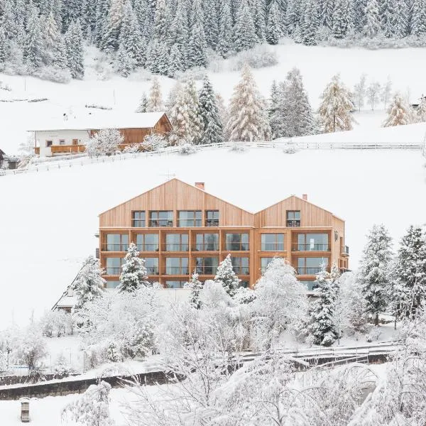 Hotel Tyrol, hotell i Funes