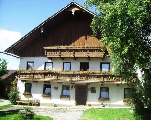 Bauernhof Manuela Perner, hotel en Nussdorf am Attersee