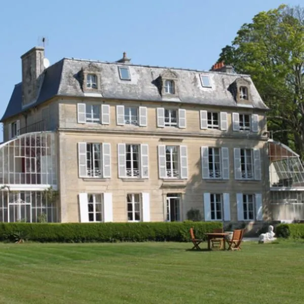 Saint-Martin-des-Entrées에 위치한 호텔 Chambres d'Hôtes Château de Damigny