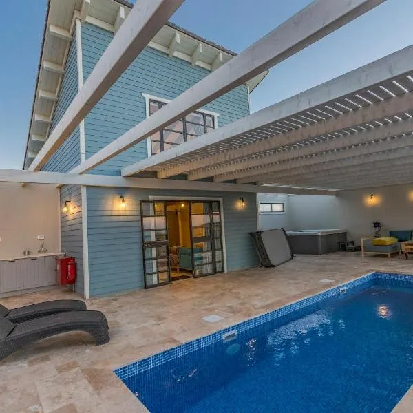 Gold 68- גולד 68 סוויטות בוטיק, hotel di Kefar Barukh