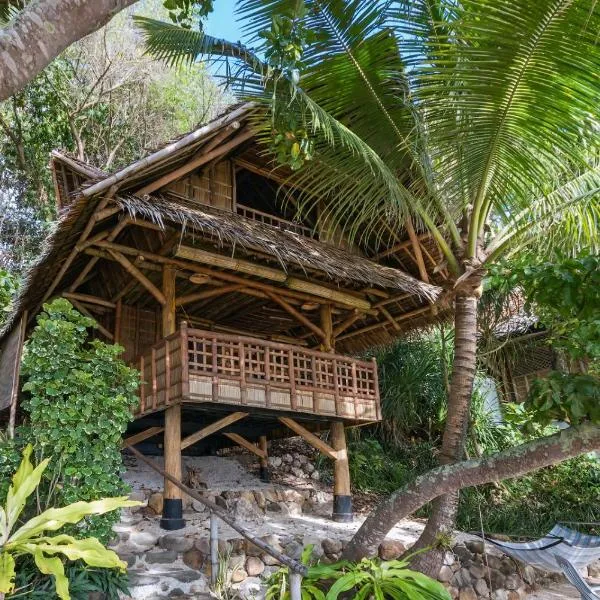 Kookoo's nest eco-lodge, hotel em Siaton