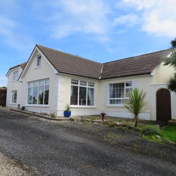 Lake View Apartment, hotel in Belmullet