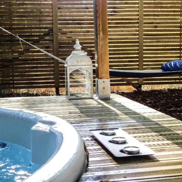 Viesnīca L'Haute en couleur cabanes spas pilsētā Audenge