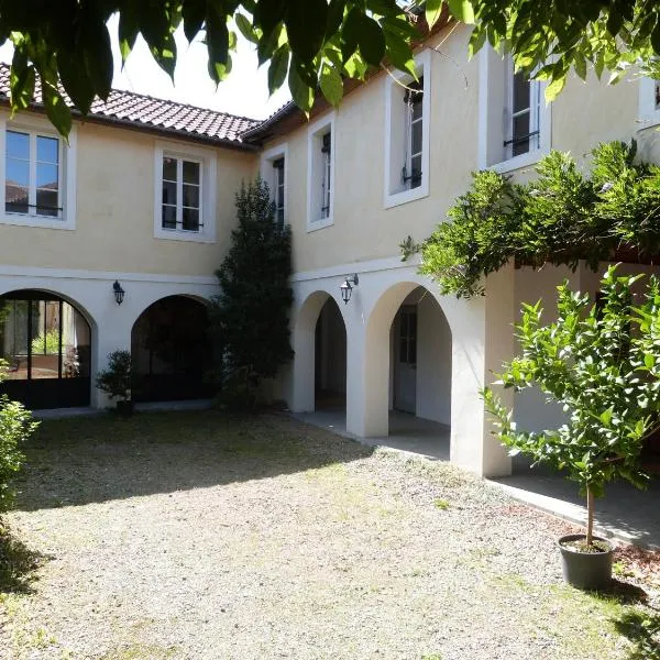 De l'Autre Côté, hotel v mestu Garlin