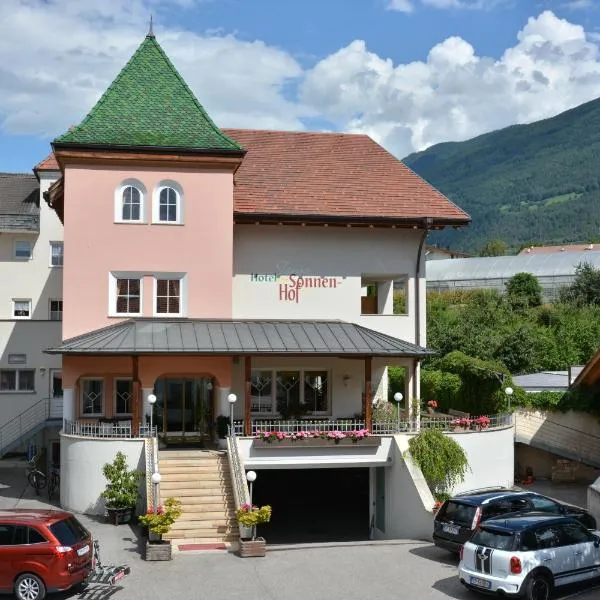 Hotel Tanja-Sonnenhof, hotel in Latsch