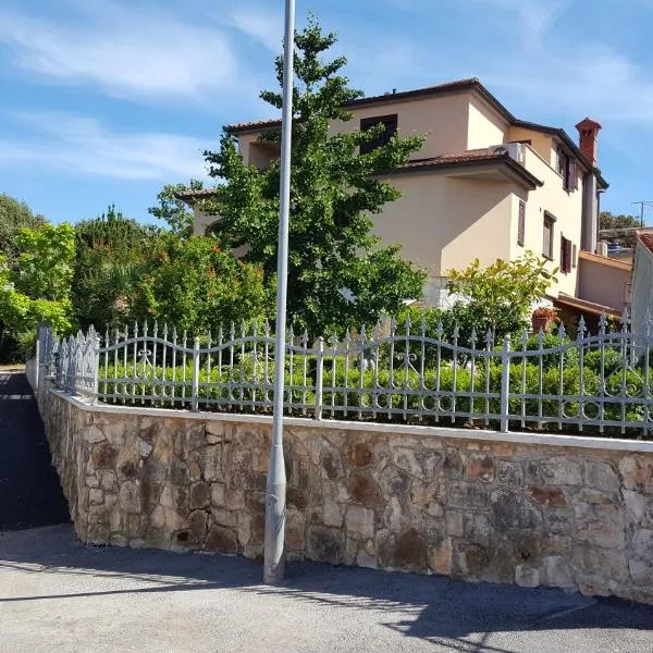 Apartments Ginkgo, hotel u gradu Banjole