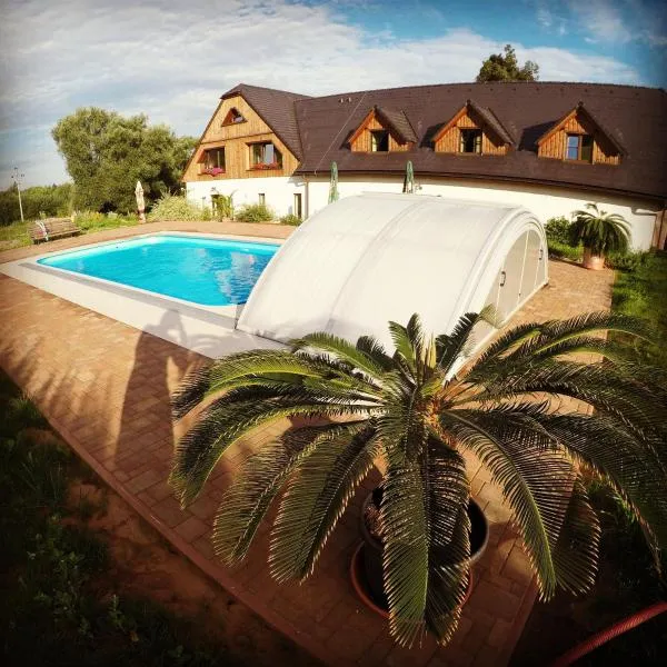 Statek pod lípou – hotel w mieście Pilníkov