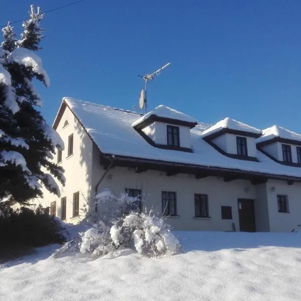 Restaurace a penzion Jilm: Jilemnice şehrinde bir otel