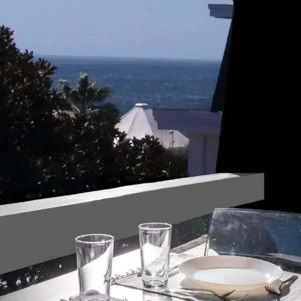 Viesnīca Cascais-Estoril BEACHFRONT Apartments pilsētā Estorila