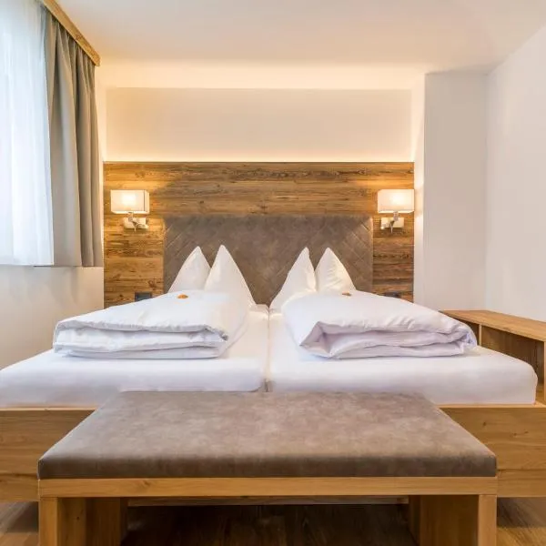 OFENTÜRL alpine living, готель у місті Флахау