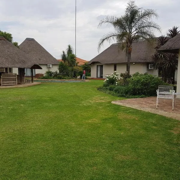 12 On Vaal Drive Guesthouse, hótel í Vanderbijlpark