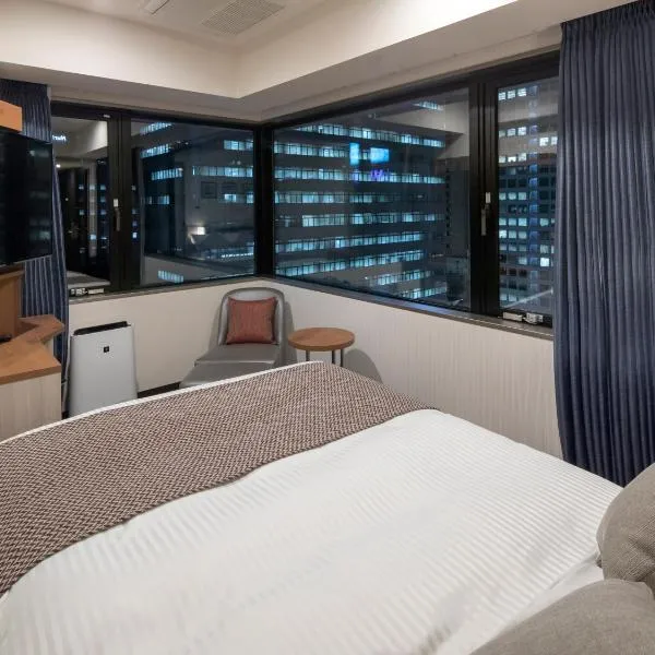 HOTEL MYSTAYS Midosuji Honmachi, hotel i Osaka
