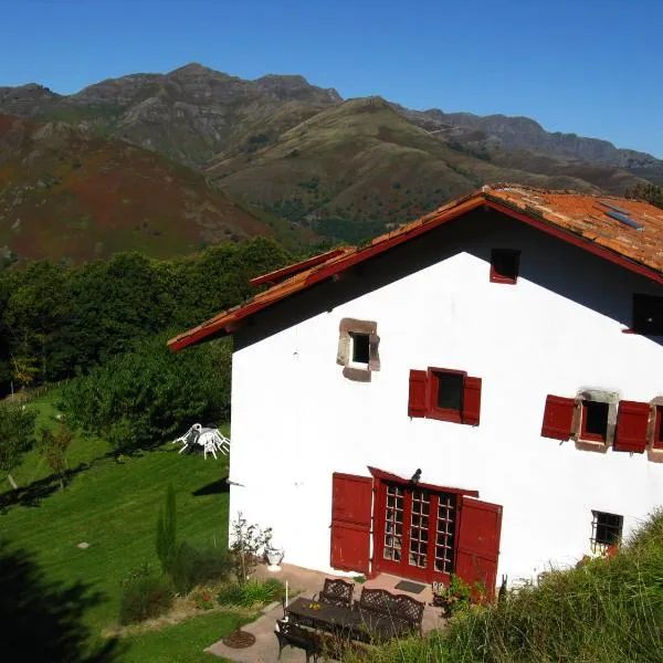 Chambres d'hôtes Idiartekoborda, hotel v destinaci Saint-Étienne-de-Baigorry