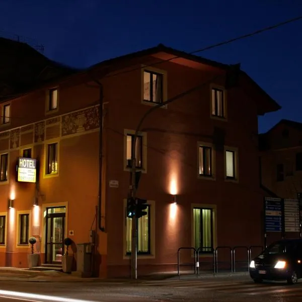 Hotel Fortyfive, hotel Chivassóban