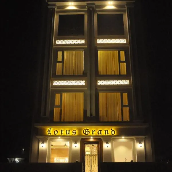 Lotus Grand Akm – hotel w mieście Kalka