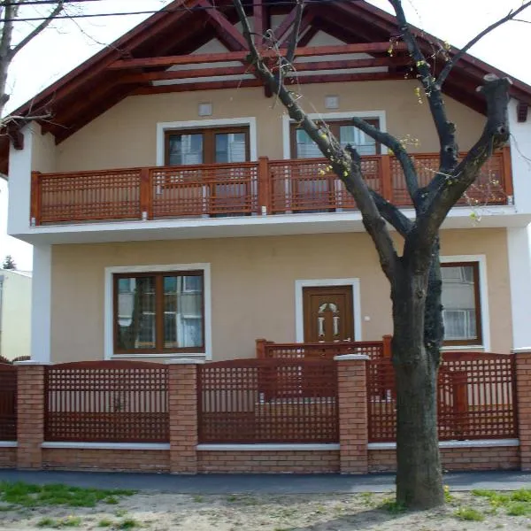 Rózsakert Apartmanház, hotel v destinaci Hajdúszoboszló