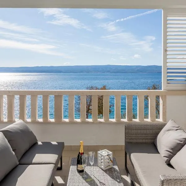 Apartments Villa Lux, hotel a Dugi Rat (Punta Lunga)