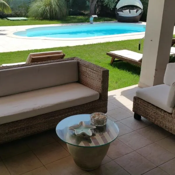 Villa Ines con piscina sud Sardegna, hotel in Capoterra