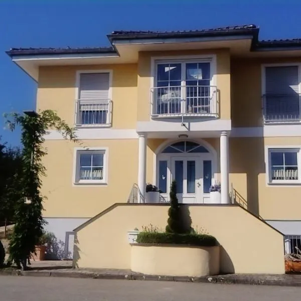 Villa in Seenahe Badesee Ehmetsklinge, khách sạn ở Güglingen