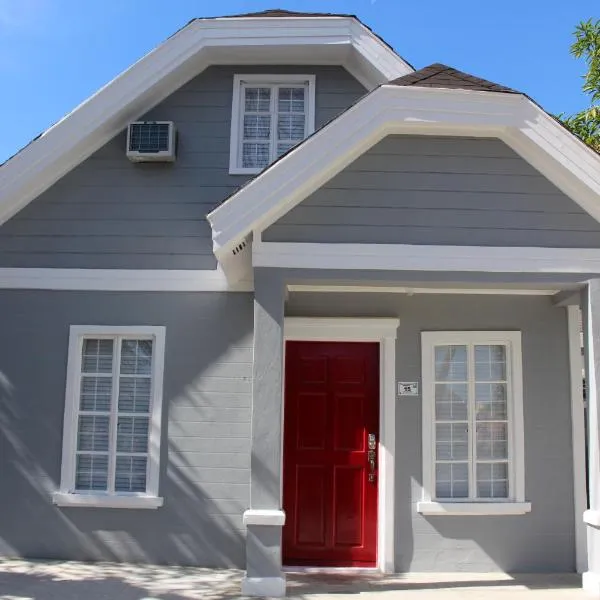 # 15 Laguna Bel-Air Home in Sta Rosa by Red Door House Rental, hotel sa Santa Rosa