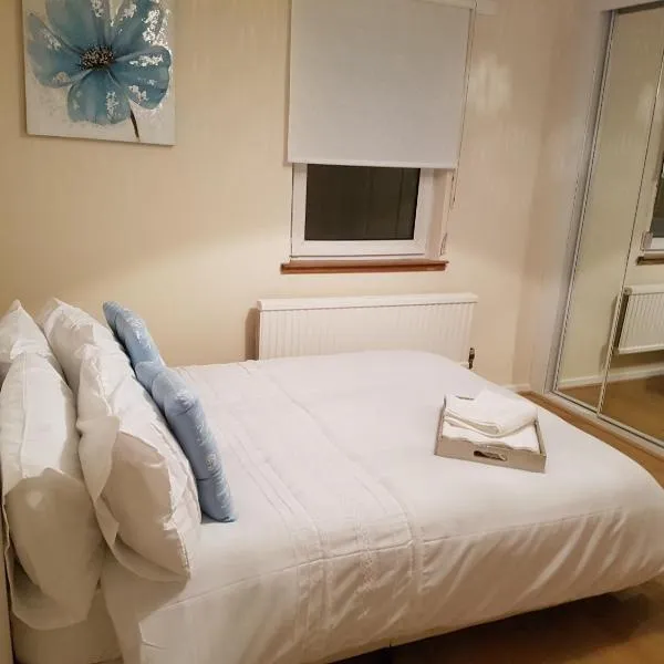 Linlithgow Loch Apartment، فندق في لينليثغو