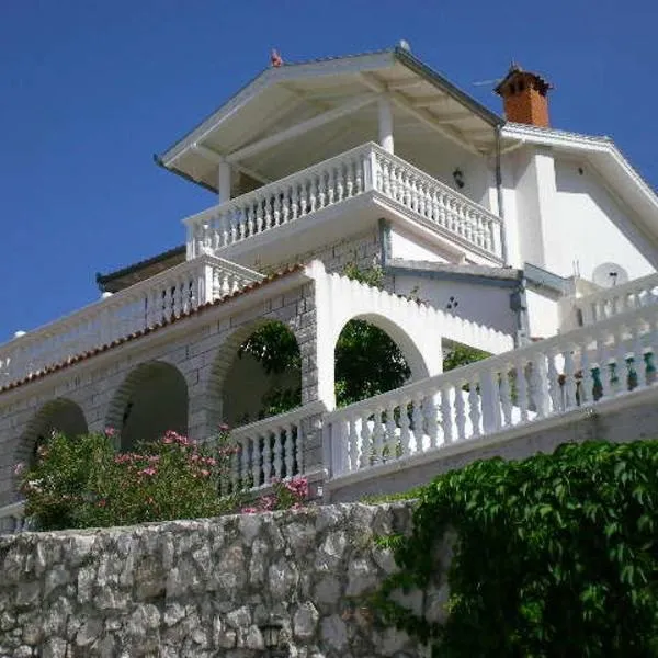 Villa I Karma, hotel in Tisno