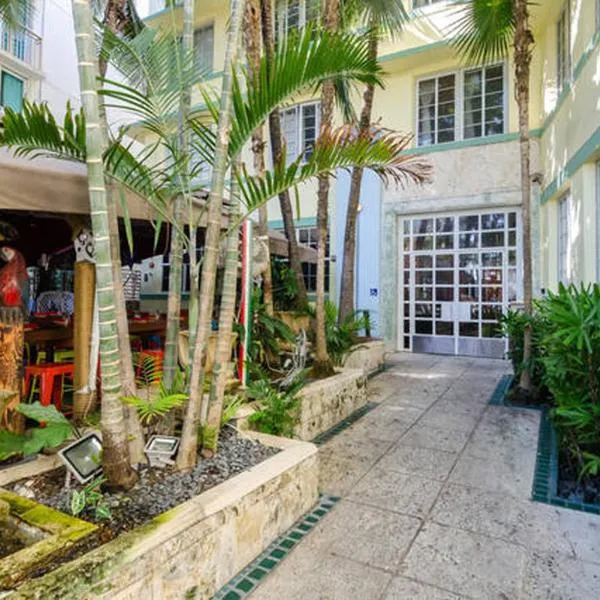 Ocean Drive Studio Historic Building minutes walk to the Beach., hotell i Miami Beach
