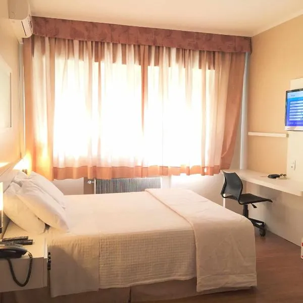 Cosmos Hotel, hotel u gradu 'Caxias do Sul'