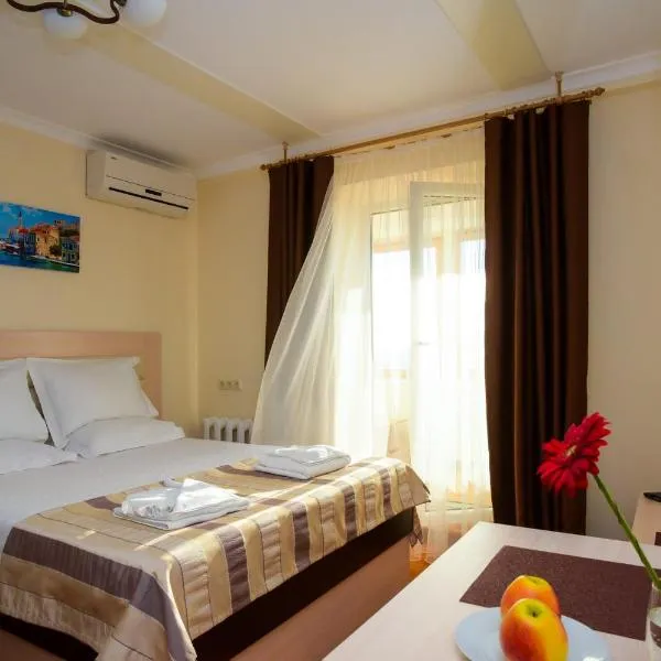 ApartHotel on Klinichna st. (1st entrance), hotel in Kyiv