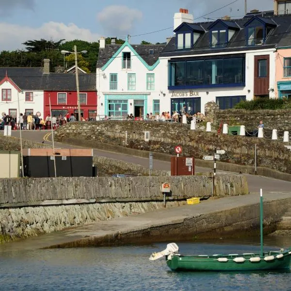 The Waterfront Hotel, hotel in Drom dhá Liag