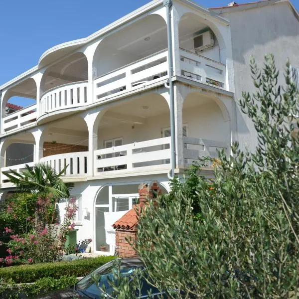 Apartmani Admiral, hotel a Novalja (Novaglia)