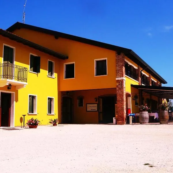 Alloggi e Trattoria Agli Alberoni, готель у місті Brussa