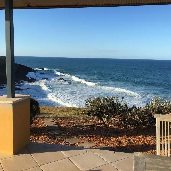 OceanScape Luxury Beachfront Villas, hotel in Scotts Head