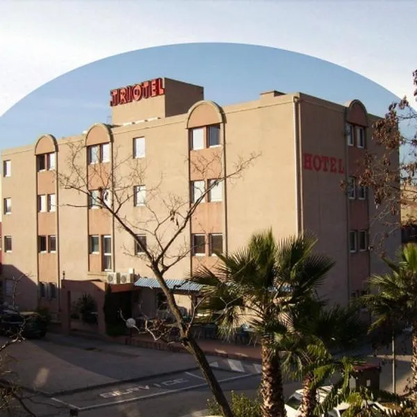 Hôtel Triotel – hotel w mieście La Valette-du-Var