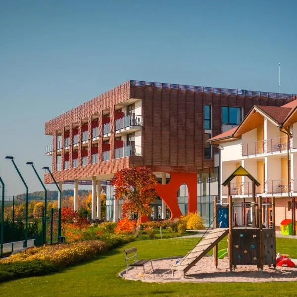 K-Triumf Resort, hotel ve Velichovkách