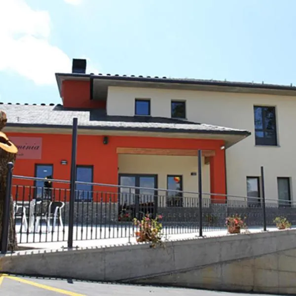 Albergue Restaurante Casa Herminia, hotel v destinaci El Campiello