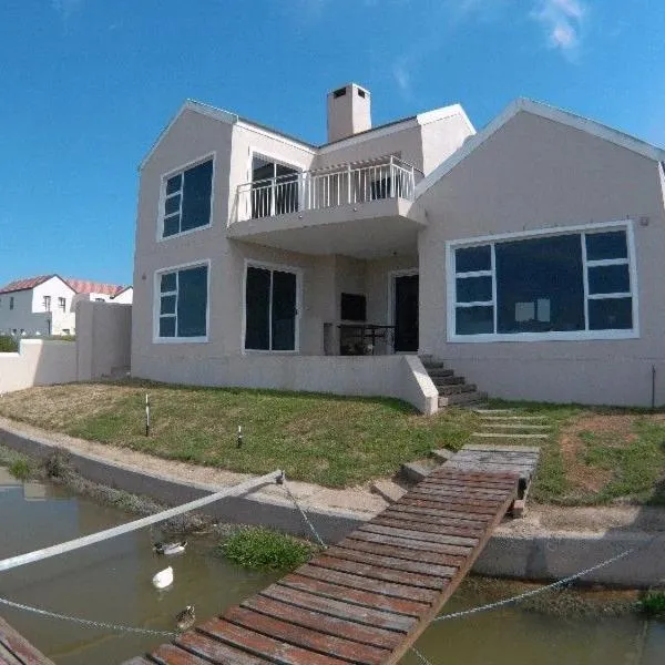 Sunbird-Admiral Island holiday house, hotel in Velddrif