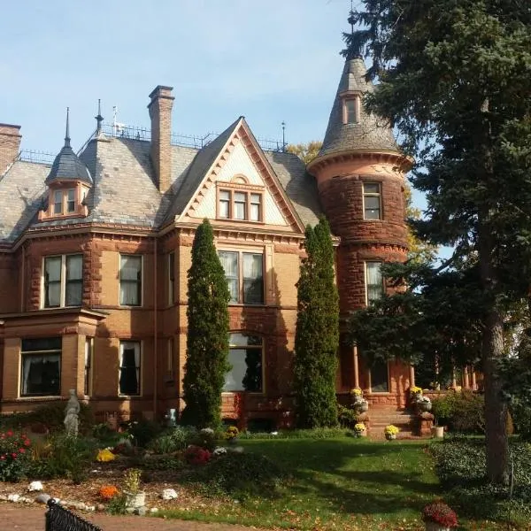 Henderson Castle Inn, hotel in Plainwell