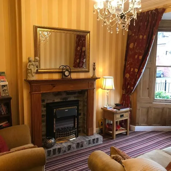 Clayhanger Guest House: Newcastle under Lyme şehrinde bir otel