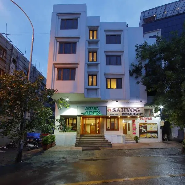 Hotel Apex, hotel di Surat