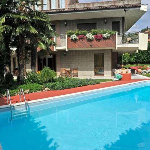 The Flower Garden, hotel v destinaci Scanzorosciate