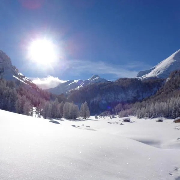 Hotel Albe, hotel in Colle Santa Lucia