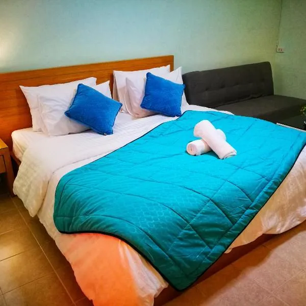 ์ฌ๋ญ ํ๋ผ์นธ์ ์์นํ ํธํ
J.๋ ์ง๋์ค